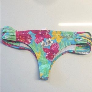 MAUI GIRL BOTTOM IN TROPICAL FLOWER PRINT